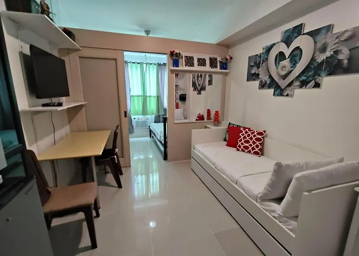 Lornas Staycation Apartahotel Manila